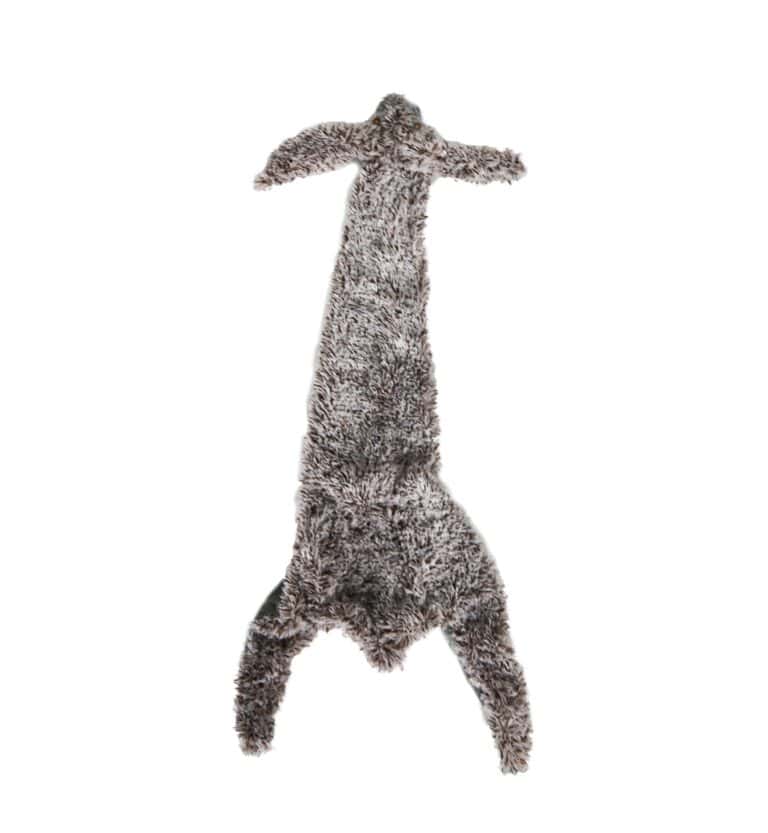Hondenknuffel konijn plat met piep xxl grijs 85 cm