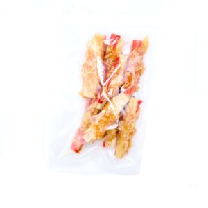 Kipkrabsticks zijn krabsticks omwikkeld met gedroogd kippenvlees.