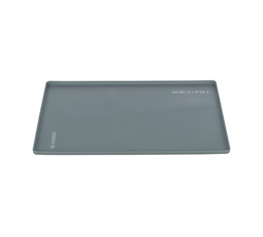 PHO PRO CLIP 24575 3 SALL AWK V1 De Be Nordic placemat is een slipvaste siliconen onderlegger met opstaande rand voor voer- en waterbakken van huisdieren.