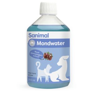 Sanimal Mondwater ondersteunt een frisse adem en gezonde mondhygiëne bij honden en katten.