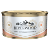 Riverwood Caviar Tuna with Salmon 85gr is natuurlijk natvoer met 51% tonijn en 6% zalm, ideaal als traktatie voor katten.