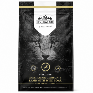 Riverwood Sterilised Hert & Lam met Everzwijn is graanvrije voeding voor gesteriliseerde katten met gewichtscontrole.