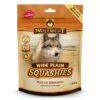 Wolfsblut wide plain squashies 300 g zijn zachte, graanvrije hondensnacks met paard en zoete aardappel, ideaal voor gevoelige honden.